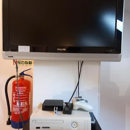 For 8, With Game & Office דירה *